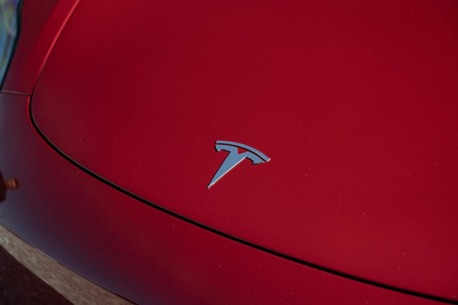 Продам Tesla Model 3 Long Range Dual Motor 2021 года в Черновцах