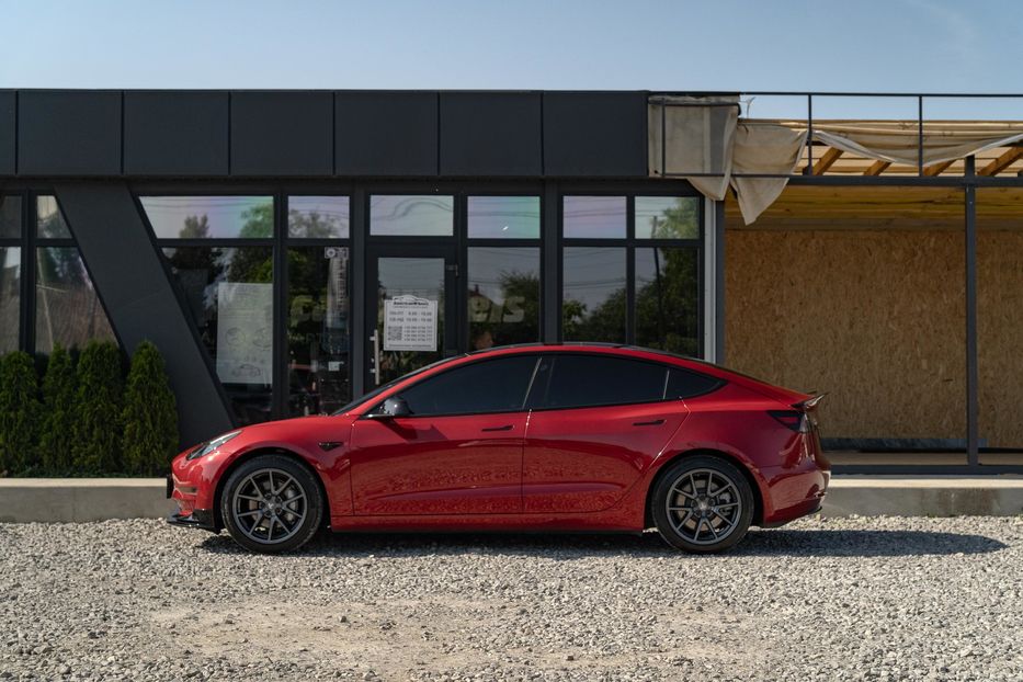Продам Tesla Model 3 Long Range Dual Motor 2021 года в Черновцах