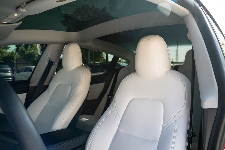Продам Tesla Model 3 Long Range Dual Motor 2021 года в Черновцах