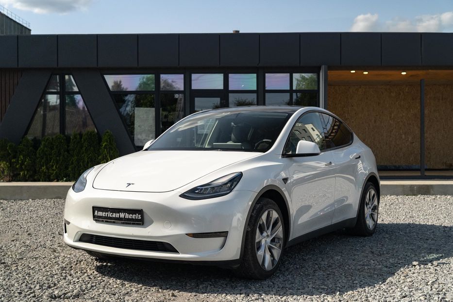 Продам Tesla Model Y Long Range Dual Motor 2022 года в Черновцах