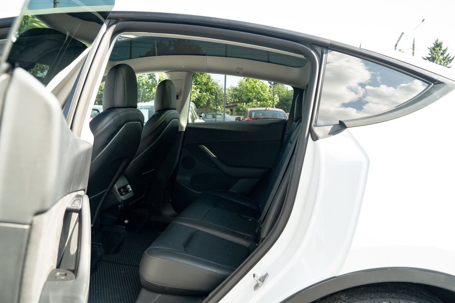 Продам Tesla Model Y Long Range Dual Motor 2022 года в Черновцах