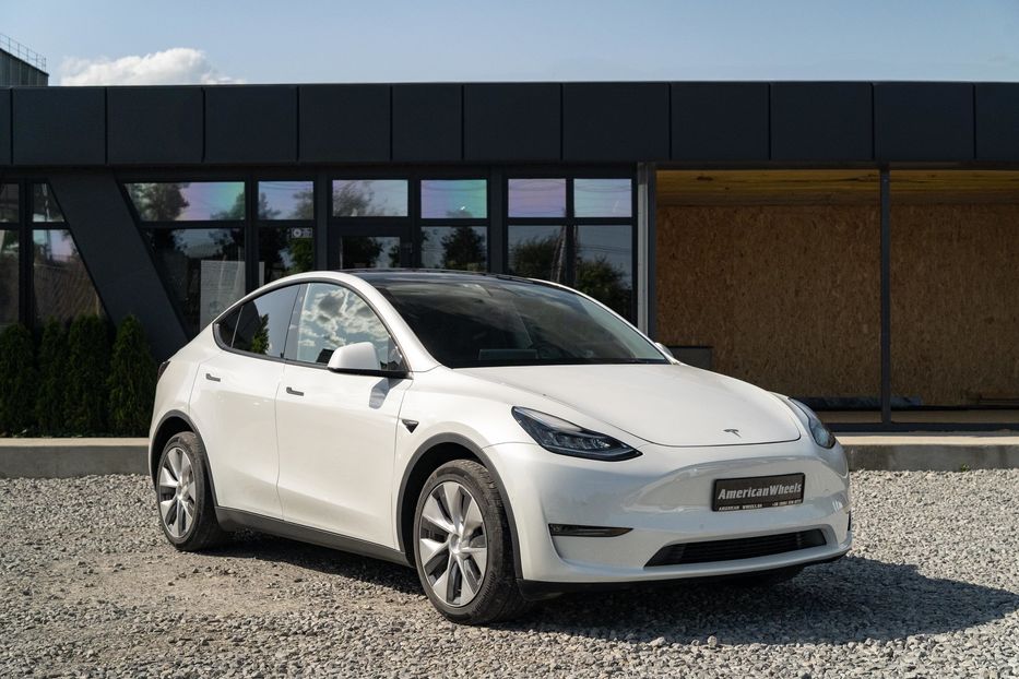Продам Tesla Model Y Long Range Dual Motor 2022 года в Черновцах