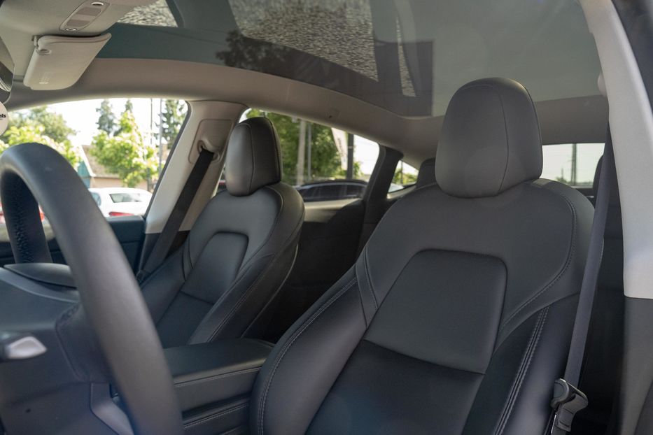 Продам Tesla Model Y Long Range Dual Motor 2022 года в Черновцах