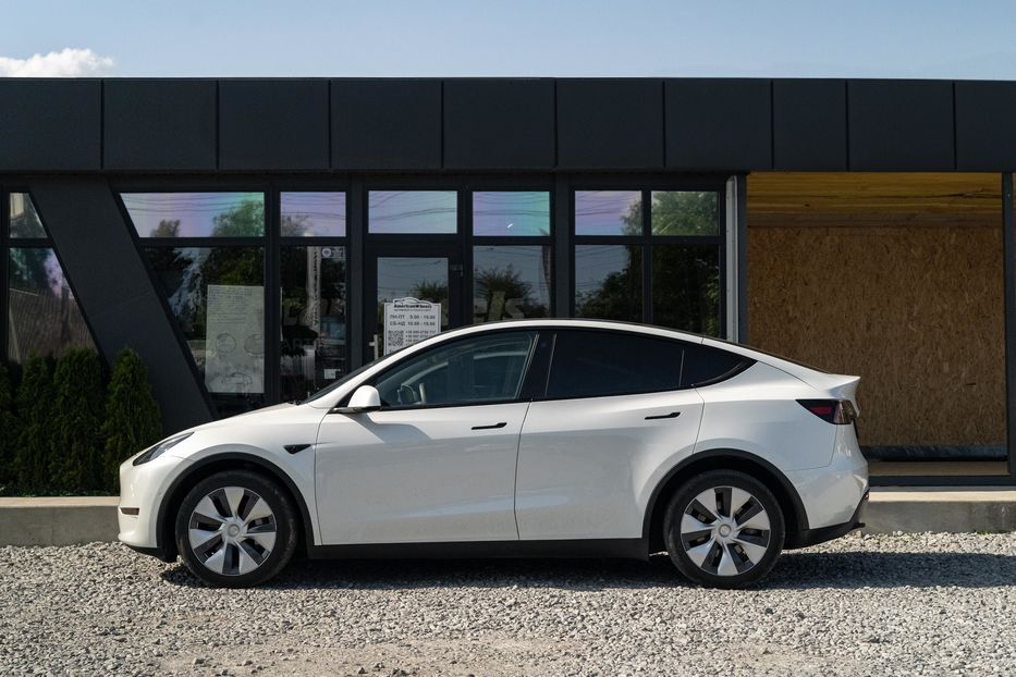 Продам Tesla Model Y Long Range Dual Motor 2022 года в Черновцах
