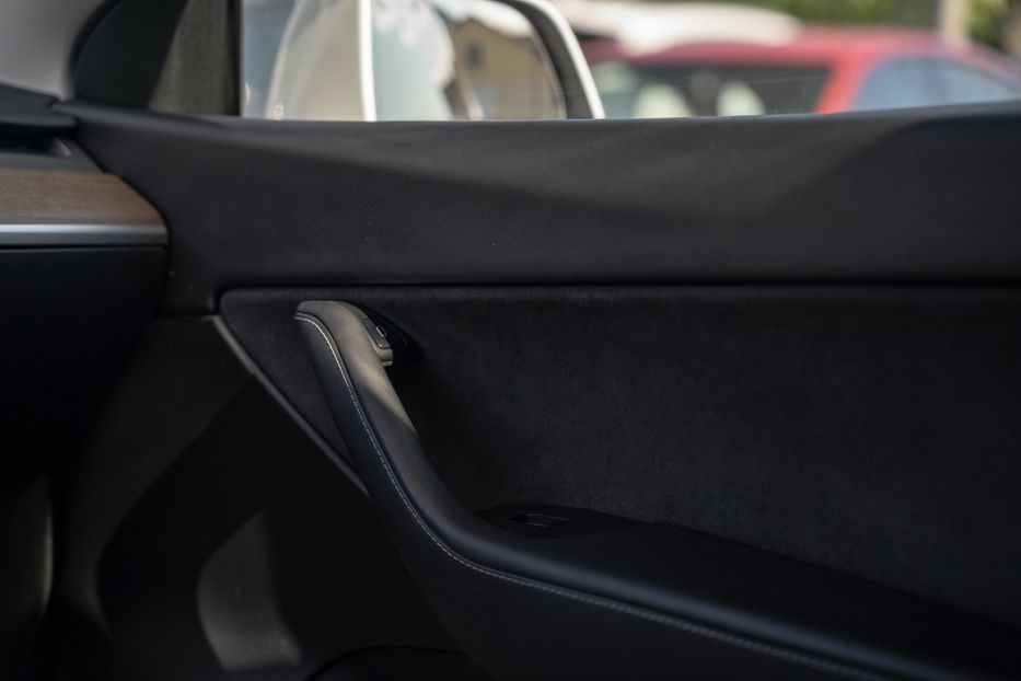 Продам Tesla Model Y Long Range Dual Motor 2022 года в Черновцах