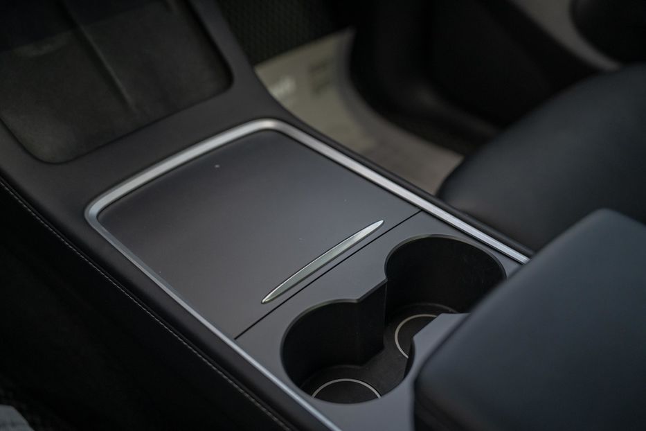 Продам Tesla Model Y Long Range Dual Motor 2022 года в Черновцах