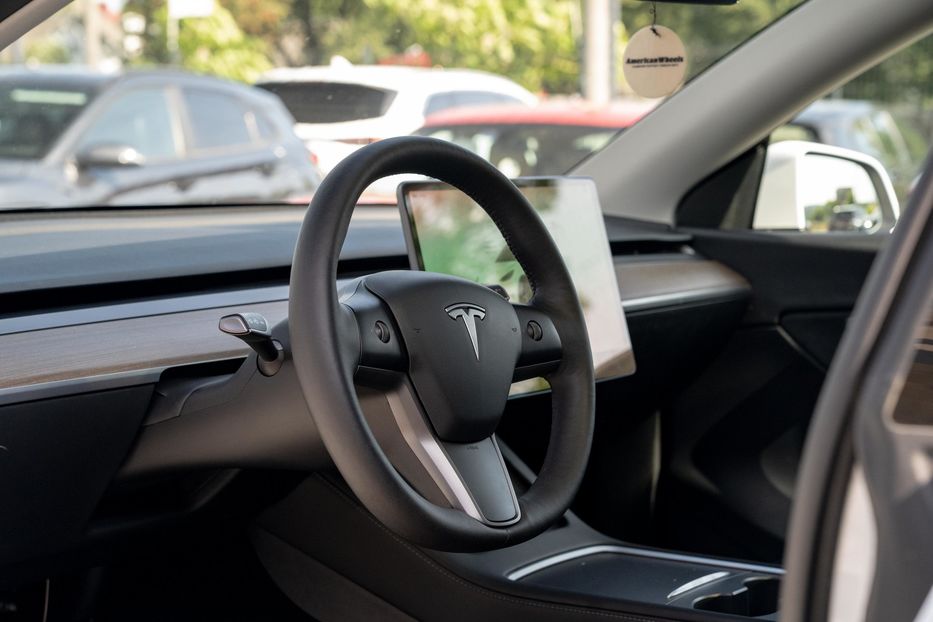Продам Tesla Model Y Long Range Dual Motor 2022 года в Черновцах