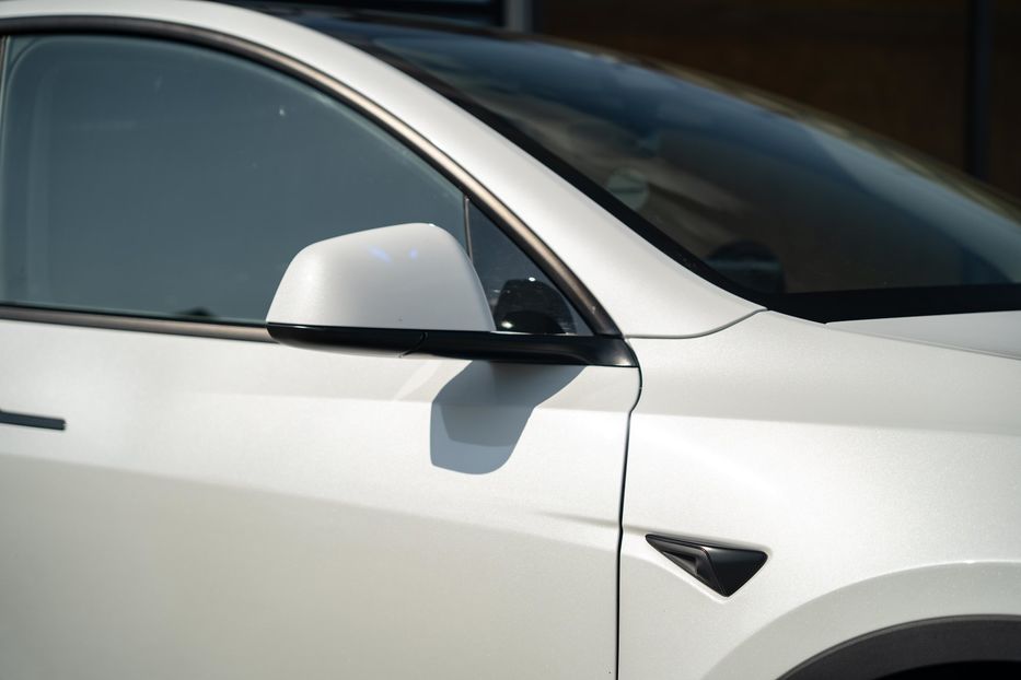 Продам Tesla Model Y Long Range Dual Motor 2022 года в Черновцах