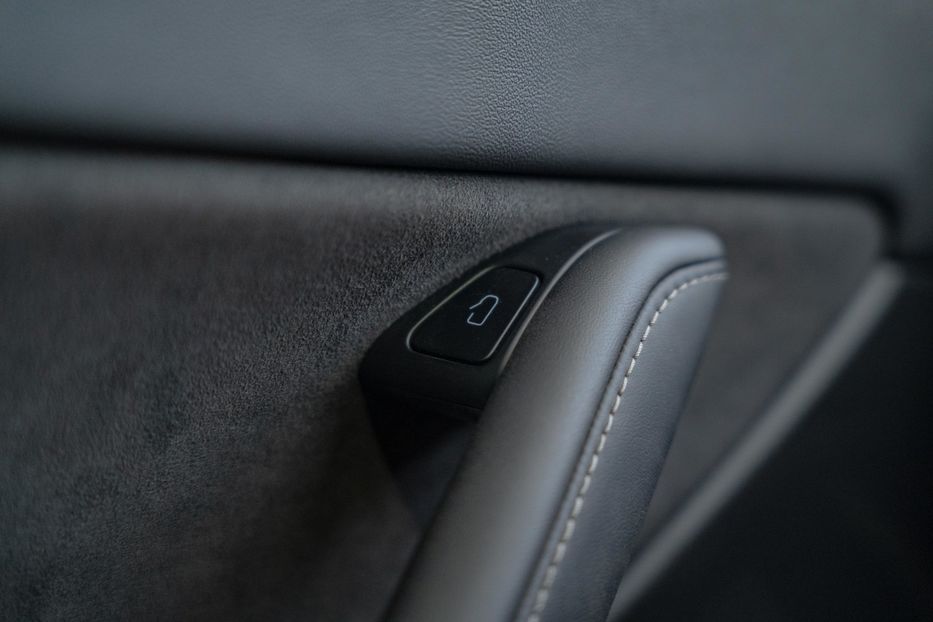 Продам Tesla Model Y Long Range Dual Motor 2022 года в Черновцах