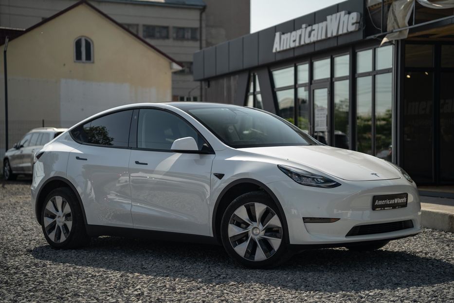 Продам Tesla Model Y Long Range Dual Motor 2022 года в Черновцах