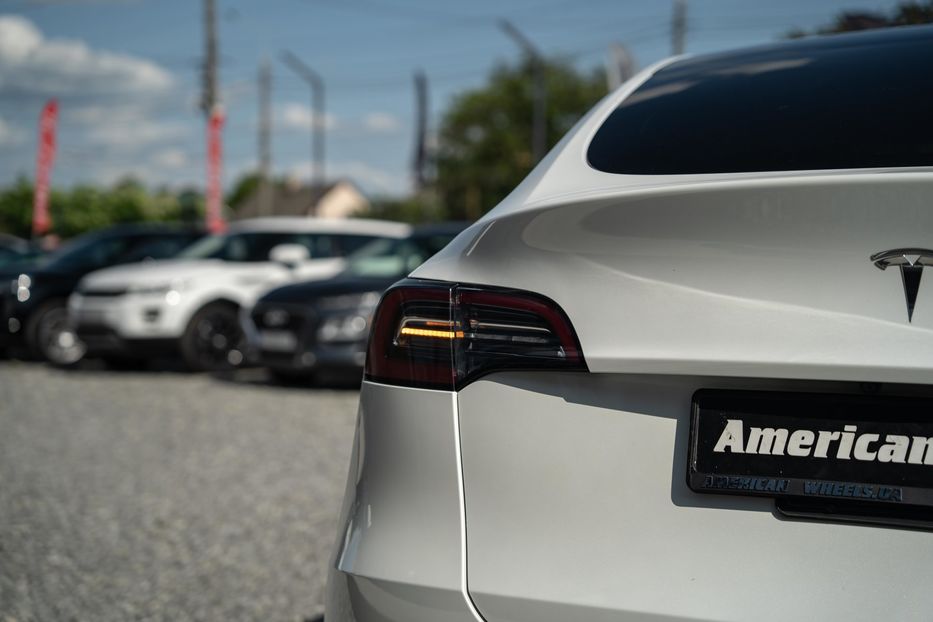 Продам Tesla Model Y Long Range Dual Motor 2022 года в Черновцах