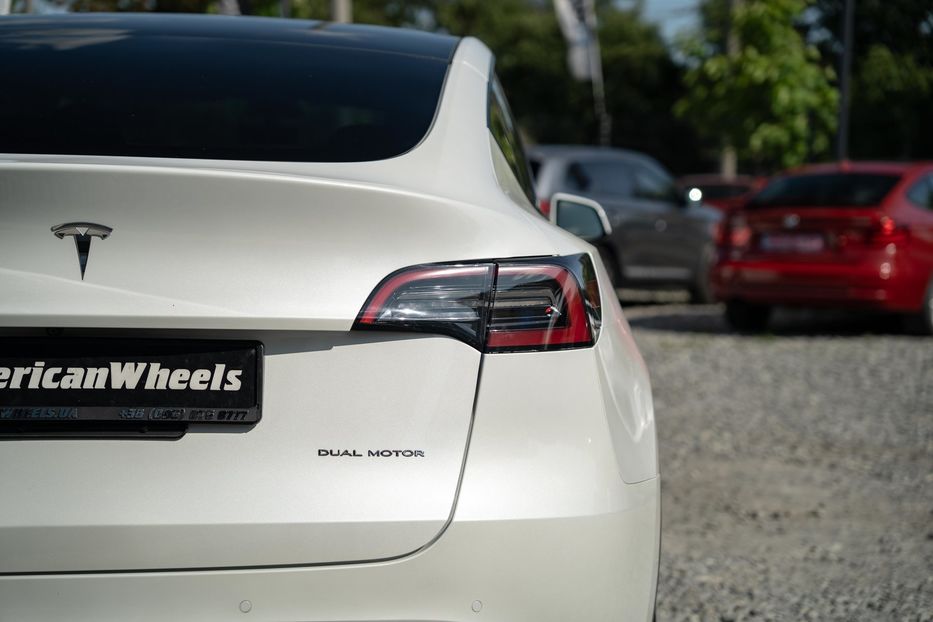 Продам Tesla Model Y Long Range Dual Motor 2022 года в Черновцах
