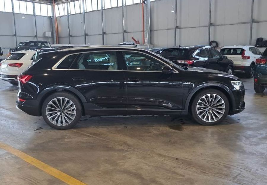 Продам Audi E-Tron 2022 года в Львове