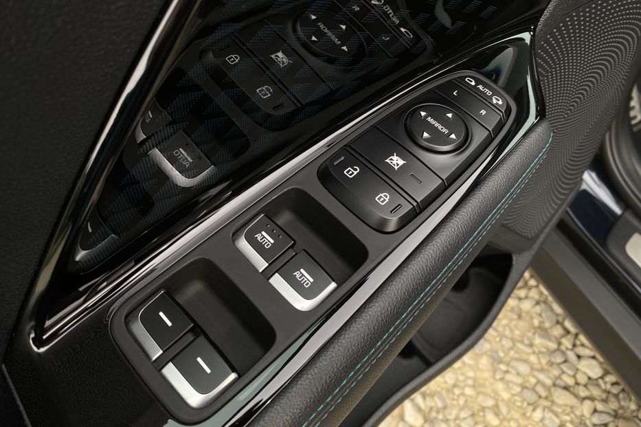 Продам Kia Niro 64кВт Макс.компл.Prestige Люк 2021 года в Львове