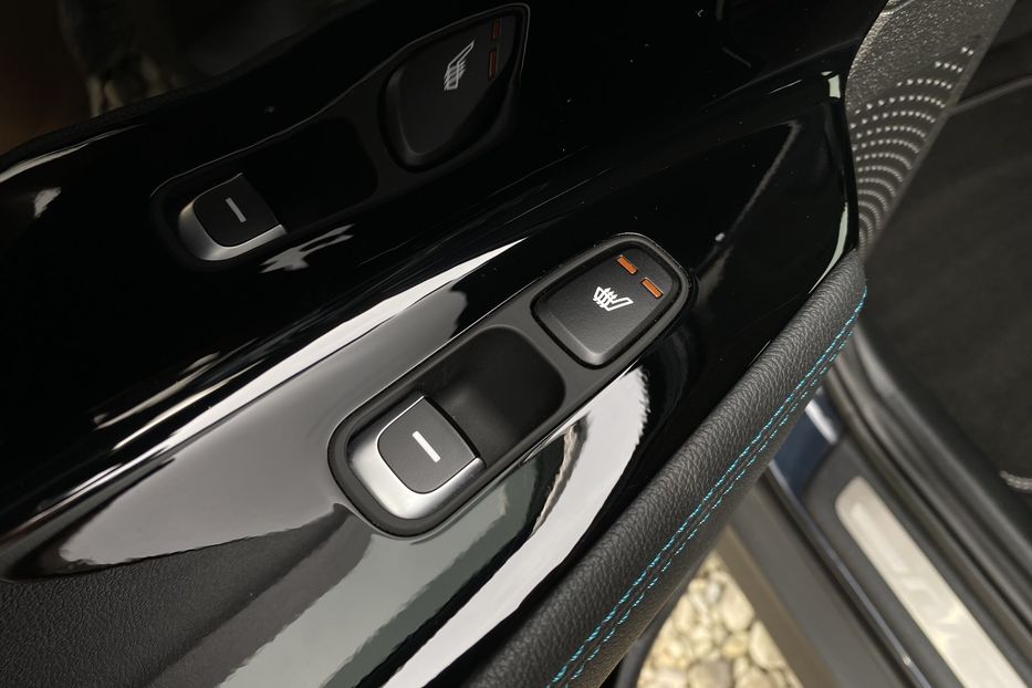 Продам Kia Niro 64кВт Макс.компл.Prestige Люк 2021 года в Львове