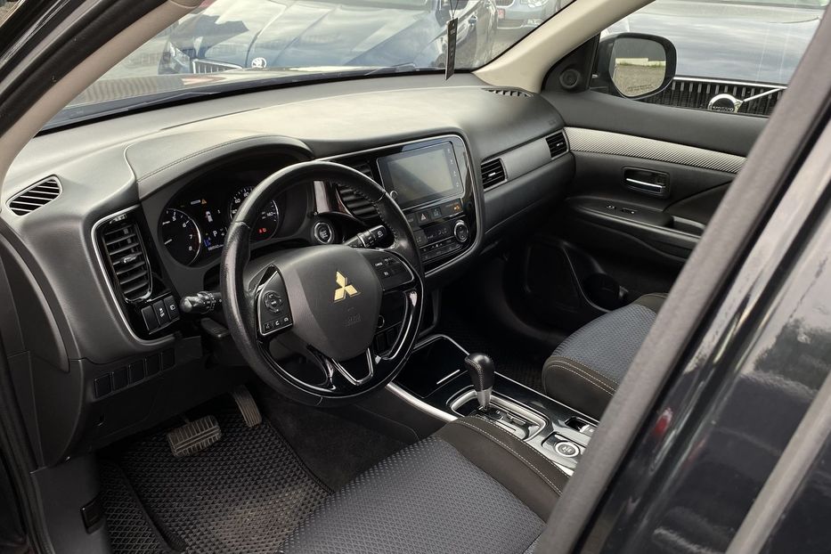 Продам Mitsubishi Outlander 2018 года в Луцке
