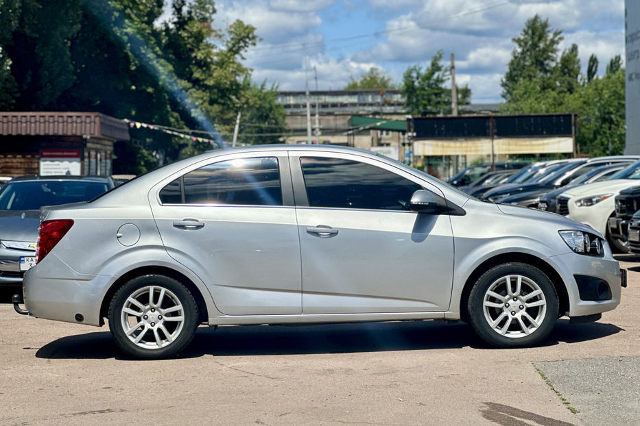 Продам Chevrolet Aveo 2014 года в Киеве