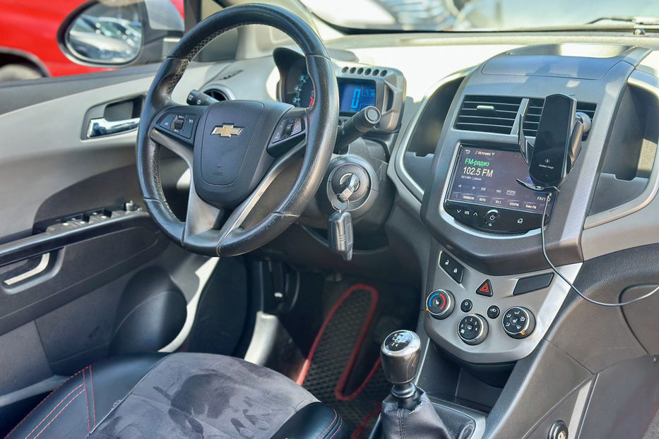 Продам Chevrolet Aveo 2014 года в Киеве