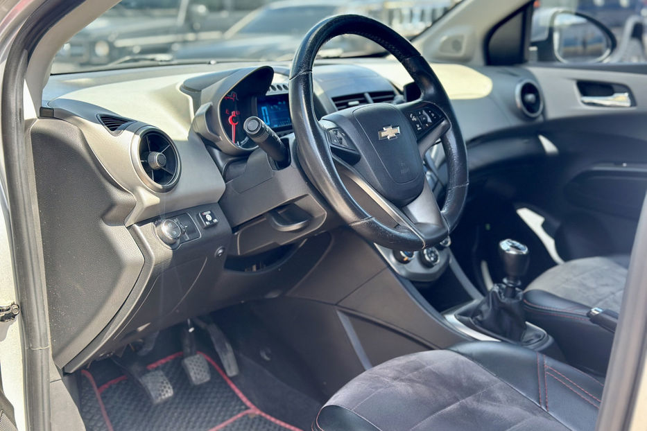 Продам Chevrolet Aveo 2014 года в Киеве