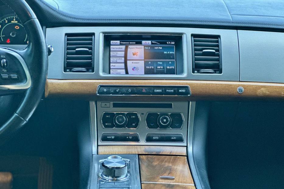 Продам Jaguar XF 2012 года в Киеве