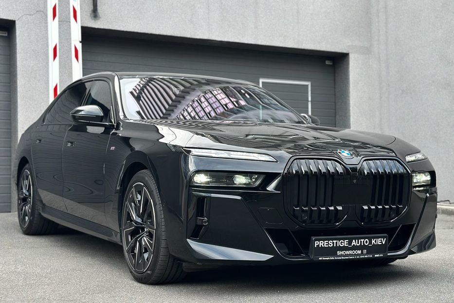 Продам BMW 760 BMW 760i MHEV Steptronic 2022 года в Киеве