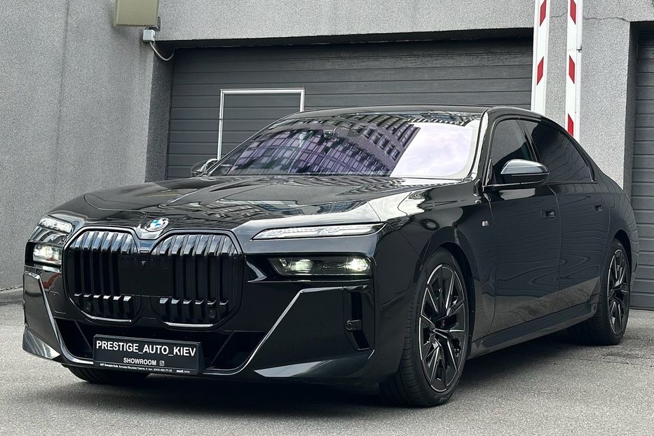 Продам BMW 760 BMW 760i MHEV Steptronic 2022 года в Киеве
