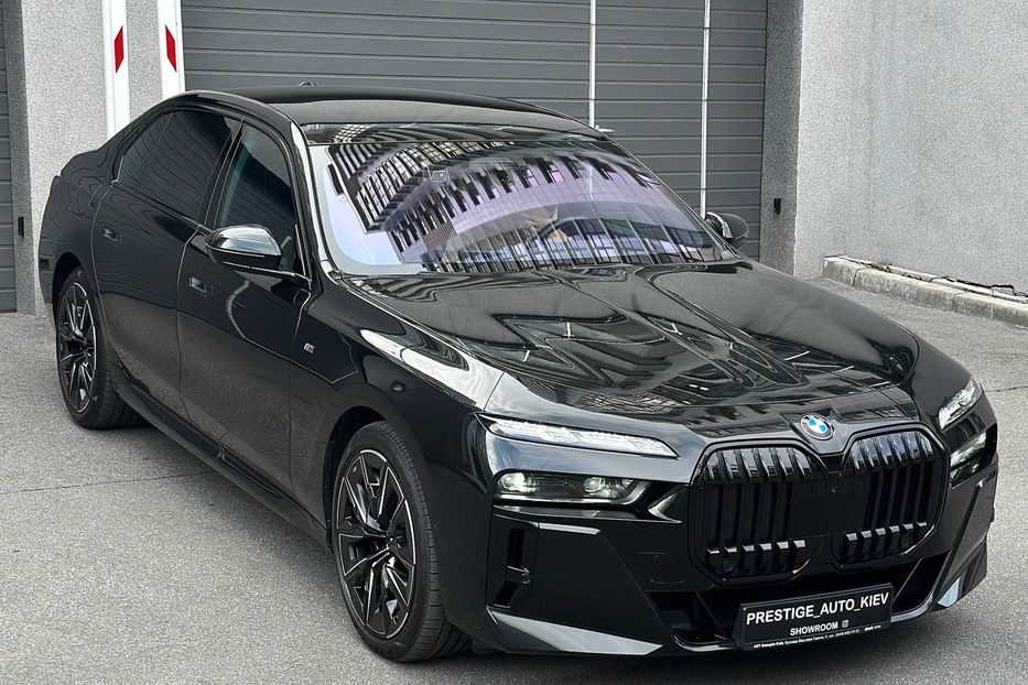 Продам BMW 760 BMW 760i MHEV Steptronic 2022 года в Киеве