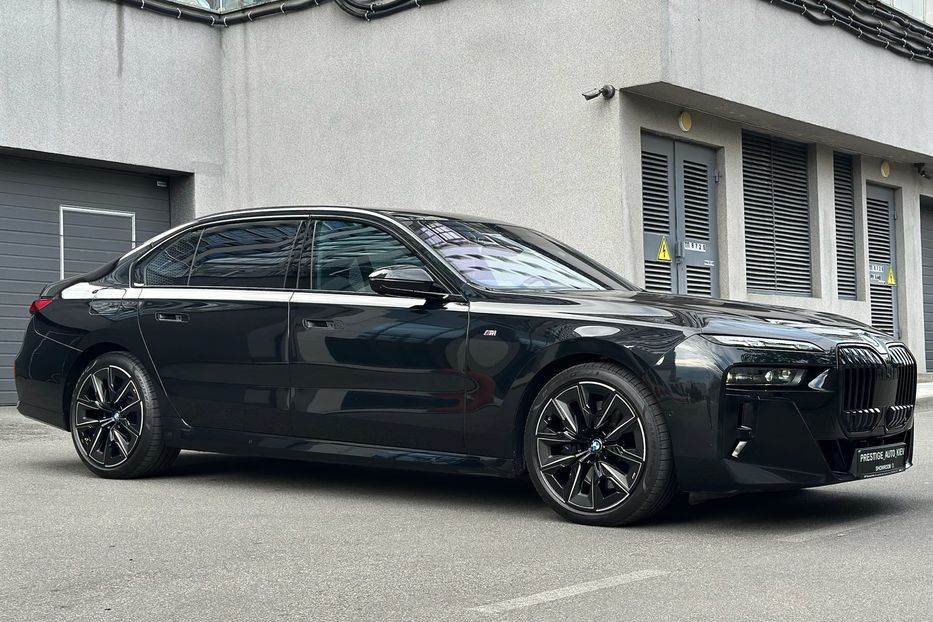 Продам BMW 760 BMW 760i MHEV Steptronic 2022 года в Киеве