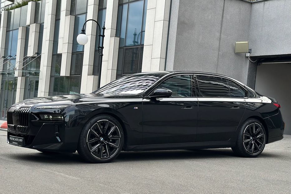 Продам BMW 760 BMW 760i MHEV Steptronic 2022 года в Киеве