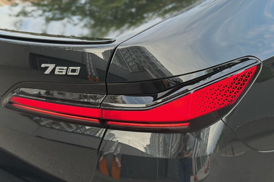 Продам BMW 760 BMW 760i MHEV Steptronic 2022 года в Киеве