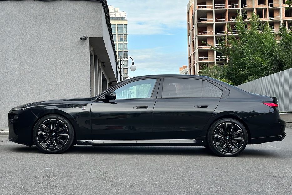 Продам BMW 760 BMW 760i MHEV Steptronic 2022 года в Киеве