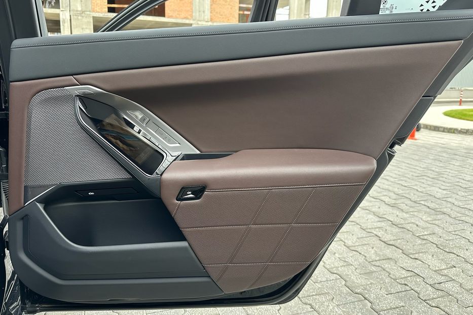 Продам BMW 760 BMW 760i MHEV Steptronic 2022 года в Киеве