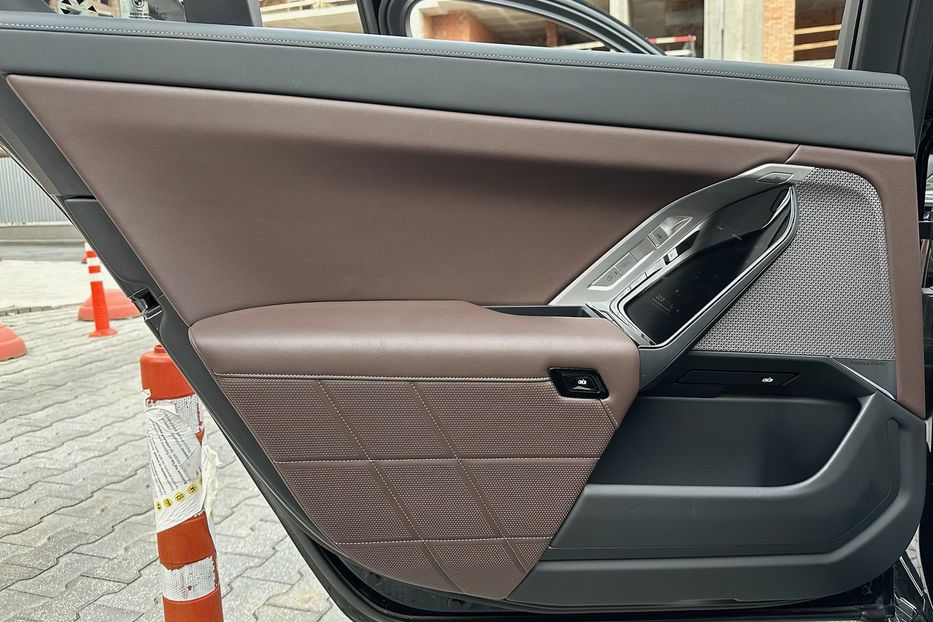 Продам BMW 760 BMW 760i MHEV Steptronic 2022 года в Киеве