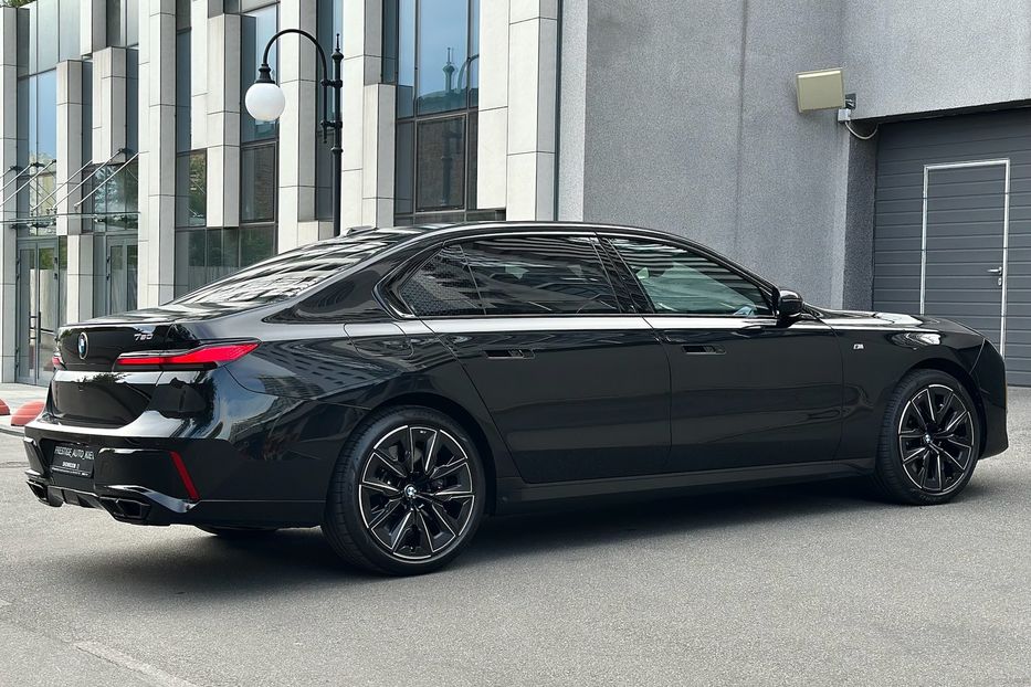 Продам BMW 760 BMW 760i MHEV Steptronic 2022 года в Киеве