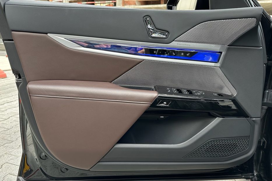Продам BMW 760 BMW 760i MHEV Steptronic 2022 года в Киеве