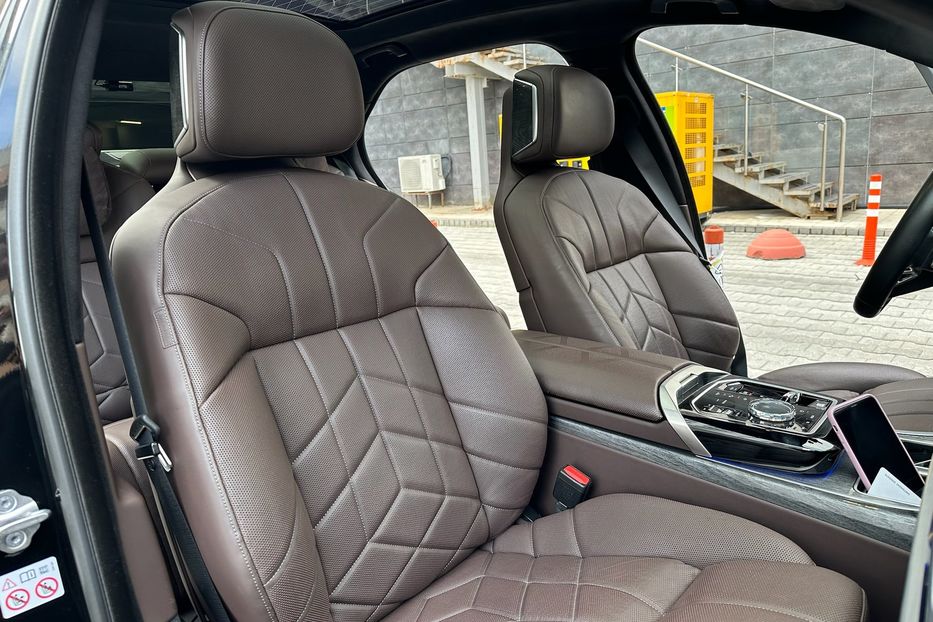 Продам BMW 760 BMW 760i MHEV Steptronic 2022 года в Киеве