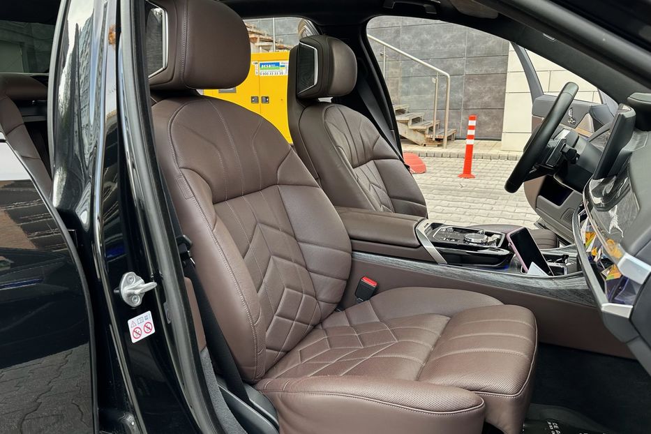 Продам BMW 760 BMW 760i MHEV Steptronic 2022 года в Киеве