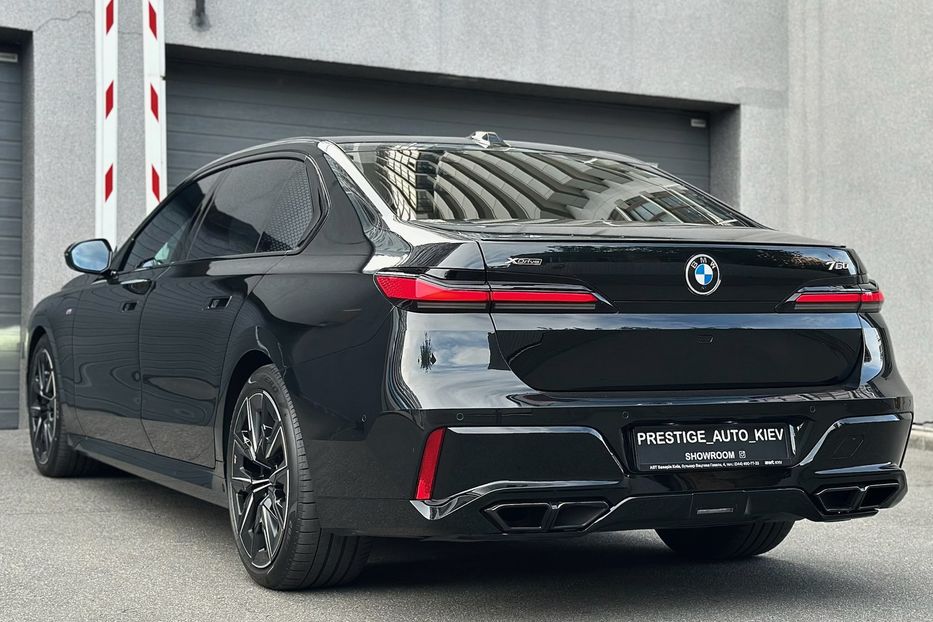 Продам BMW 760 BMW 760i MHEV Steptronic 2022 года в Киеве