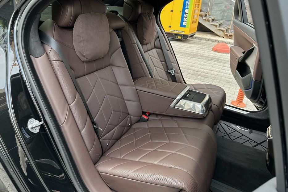 Продам BMW 760 BMW 760i MHEV Steptronic 2022 года в Киеве