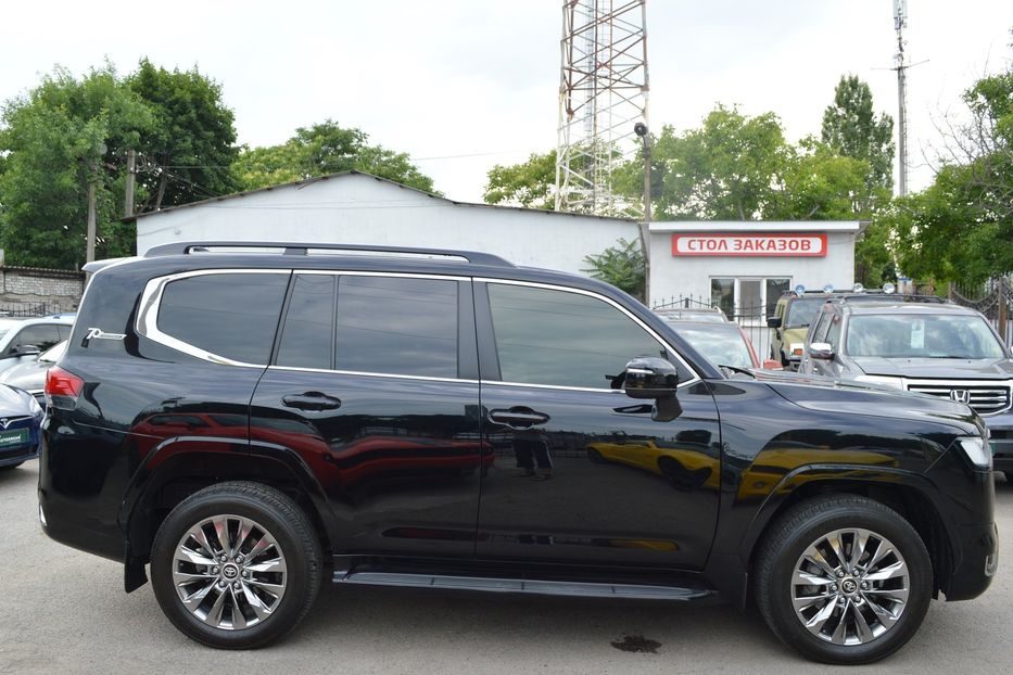 Продам Toyota Land Cruiser 300 2021 года в Одессе