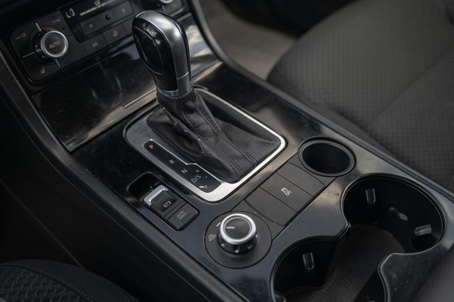 Продам Volkswagen Touareg 2014 года в Черновцах