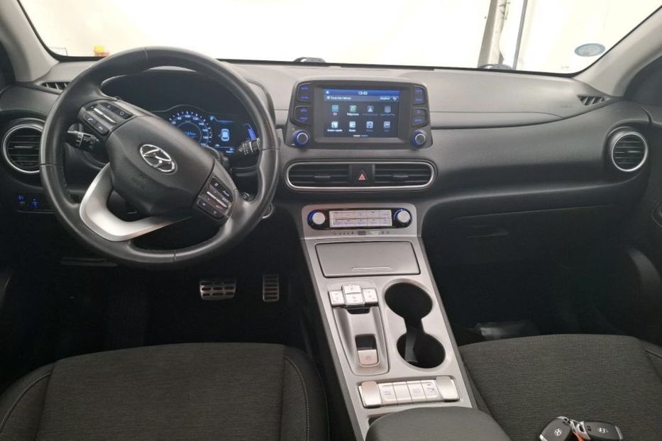 Продам Hyundai Kona 64 квт авто в дорозі  2020 года в Львове