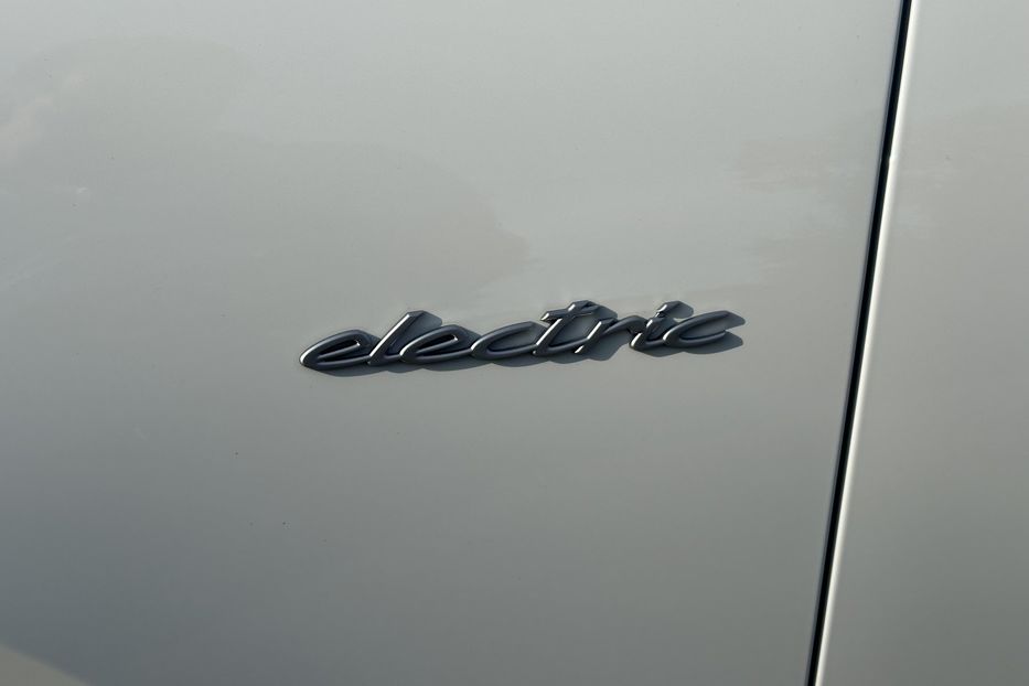 Продам Porsche Macan 4S Electric 2025 года в Киеве