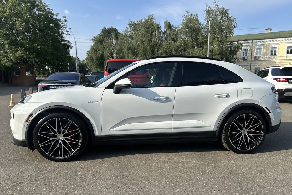 Продам Porsche Macan 4S Electric 2025 года в Киеве