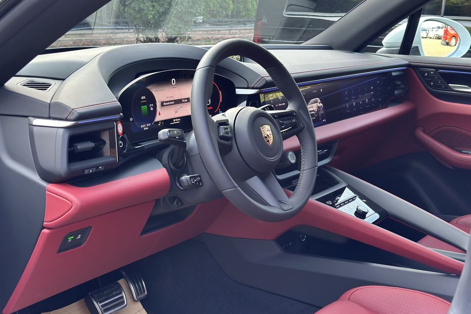 Продам Porsche Macan 4S Electric 2025 года в Киеве