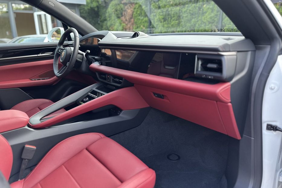 Продам Porsche Macan 4S Electric 2025 года в Киеве