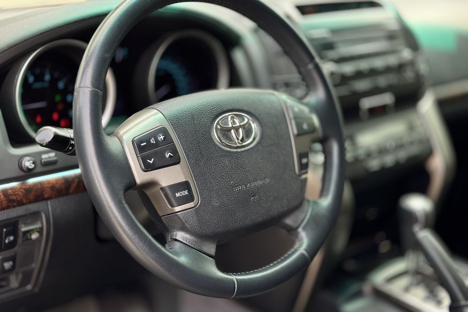 Продам Toyota Land Cruiser 200 ОФІЦІАЛ (KOMIS) 2011 года в г. Умань, Черкасская область