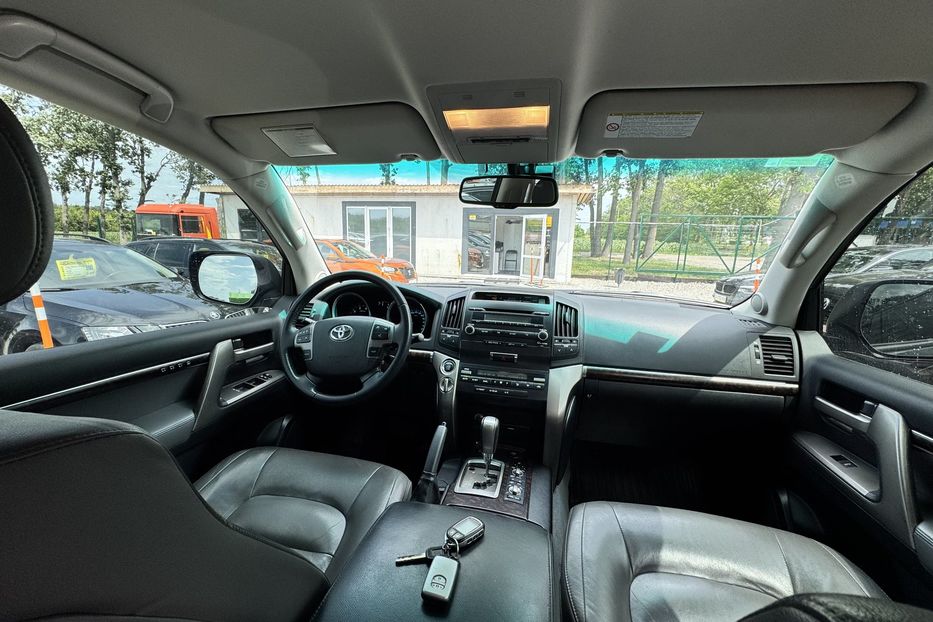 Продам Toyota Land Cruiser 200 ОФІЦІАЛ (KOMIS) 2011 года в г. Умань, Черкасская область