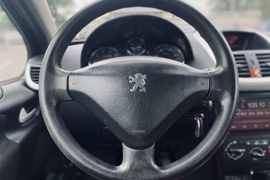 Продам Peugeot 207 2008 года в Киеве