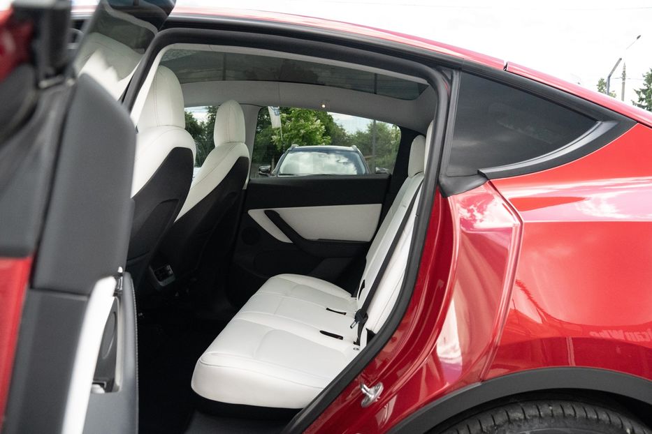 Продам Tesla Model Y Long Range Dual Motor 2020 года в Черновцах